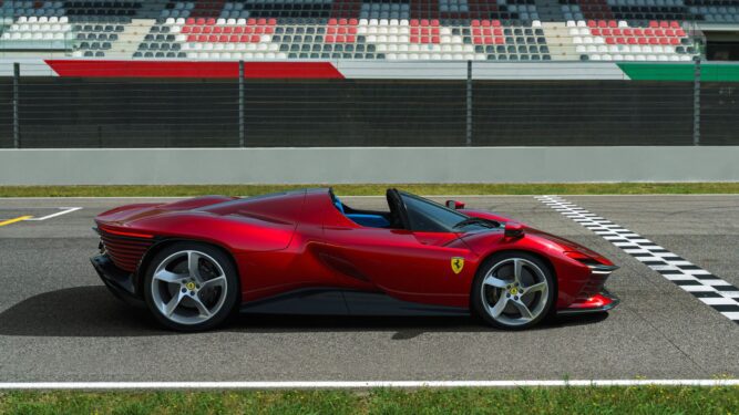 Η Ferrari μας άφησε πάλι άφωνους αποκαλύπτοντας την διαστημική Daytona SP3