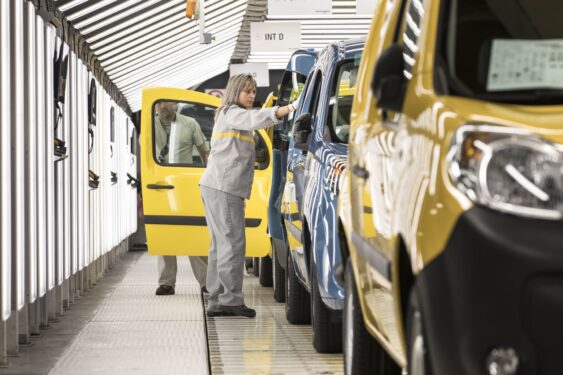 Renault: Αποχώρησε από τη Ρωσία, ποια μοντέλα δε θα κατασκευάζονται