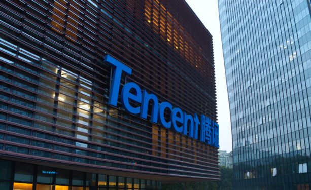 Tencent : Ο ψηφιακός «μεσάζων» σπρώχνει τις αυτοκινητοβιομηχανίες στην αγορά της Κίνας