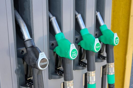 Καύσιμα: Ποια η τιμή στη χώρα μας το λίτρο βενζίνη/diesel σε σχέση με άλλες χώρες