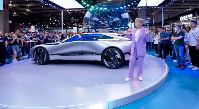 Τις τρεις αξίες της Peugeot, Γοητεία, Συναίσθημα, Αριστεία, ανέδειξε η Διευθύνουσα Σύμβουλός της, Λίντα Τζάκσον μιλώντας στο Auto Shanghai 2023
