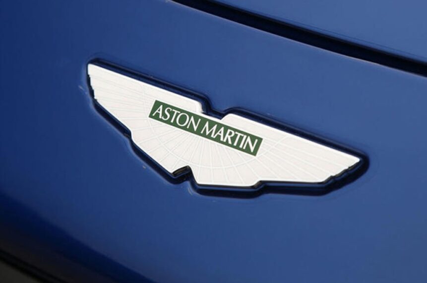 Ως μέρος της συναλλαγής, η Geely θα αποκτήσει μερίδιο 17% στην Aston Martin, αγοράζοντας 42 εκατομμύρια μετοχές από την κοινοπραξία Yew Tree