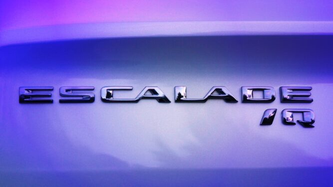 Μόνο το όνομα Escalade IQ αποκάλυψε η General Motors για το νέο ηλεκτρικό Cadillac