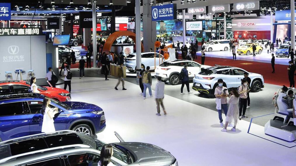 Allianz Trade και Peugeot κτυπάνε το καμπανάκι για τις εισαγωγές κινεζικών ηλεκτρικών αυτοκινήτων στην Ευρώπη