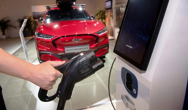 η Ford ανακοίνωσε ότι η ζημιά των δραστηριοτήτων στα ηλεκτρικά διευρύνθηκε στα 722 εκατομμύρια δολάρια