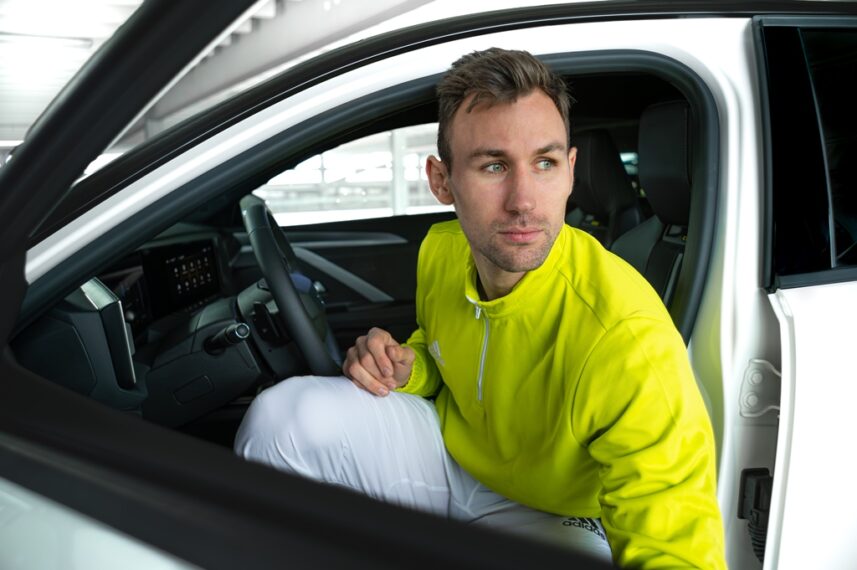 Ο νεώτερος παγκόσμιος πρωταθλητής στο δέκαθλο δίνει το ...προβάδισμα στο Opel Astra GSe