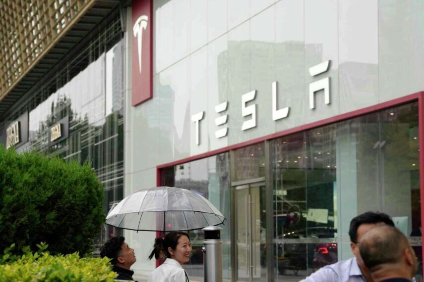 Το μεγαλύτερο εργοστάσιο παραγωγής αυτοκινήτων της Tesla βρίσκεται στην κινεζική μεγαλούπολη Σαγκάη 