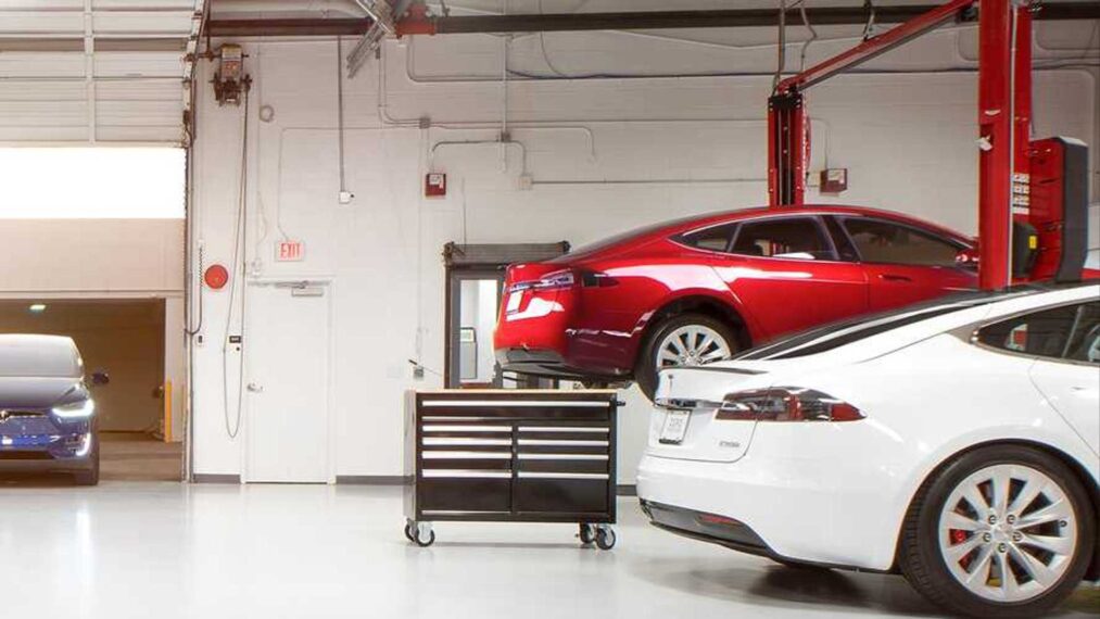 Στην Tesla θα μπορούσε να επιβληθεί πρόστιμο έως και 4% επί των ετήσιων πωλήσεών της