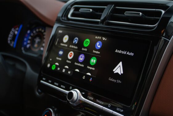 Η Google αναμένει πάνω από 200 εκατομμύρια οχήματα να συνδεθούν στο Android Auto