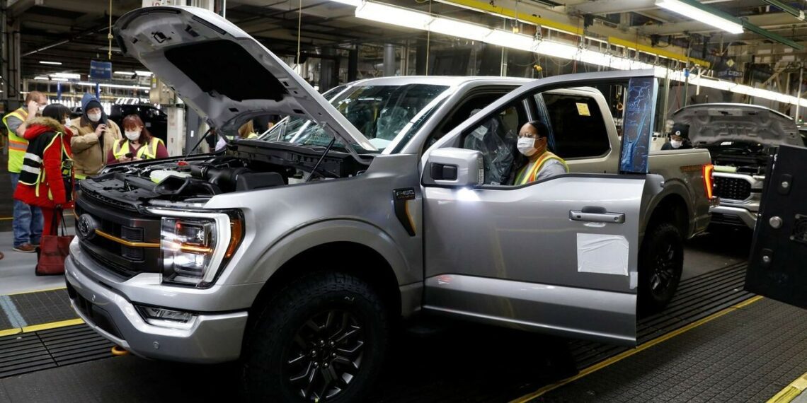 Η Ford δεν είναι η μόνη αυτοκινητοβιομηχανία, πάντως, που μείωσε τον αριθμό των εργαζομένων της