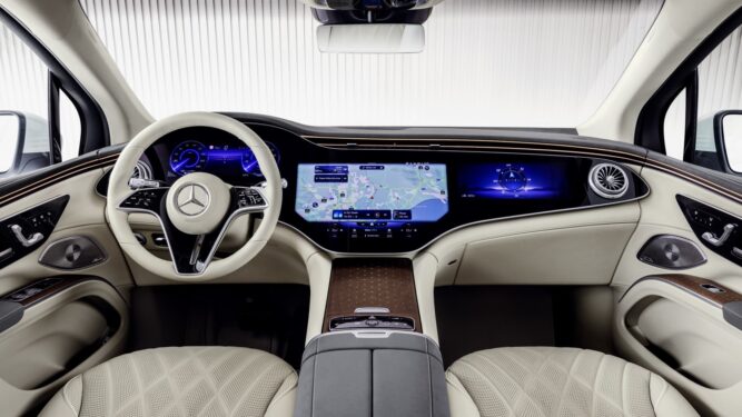 H Mercedes-Benz θα εξετάσει το ενδεχόμενο περαιτέρω ενσωμάτωσης της τεχνολογίας ChatGPT στα αυτοκίνητά της