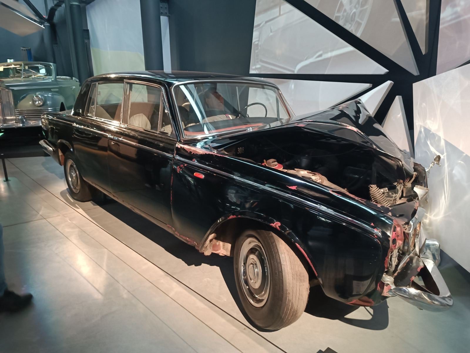 Στο μουσείο η τρακαρισμένη Rolls Royce του Μπρέζνιεφ