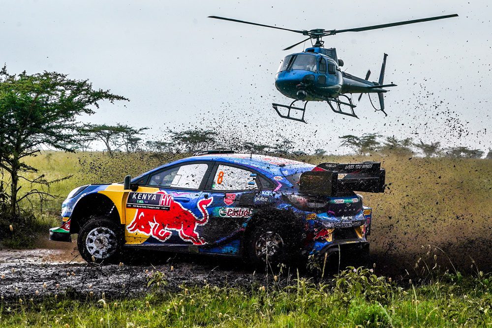 Τον Τάνακ παρακολουθεί το ελικόπτερο στο WRC της Αφρικής 
