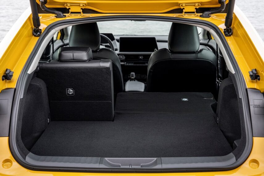 Το εσωτερικό του νέου Toyota Prius, σύμφωνα με τους Ιάπωνες, είναι πιο ευρύχωρο