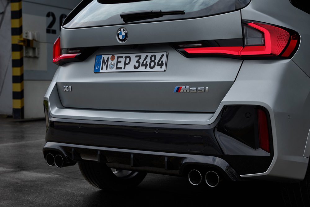 Oι εξατμίσεις της BMW X1 M μοιάζουν με φουγάρα
