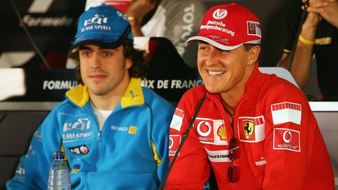 Ο Φερνάντο Αλόνσο και ο Μίκαελ Σουμάχερ με τα χρώματα της Renault και της Ferrari