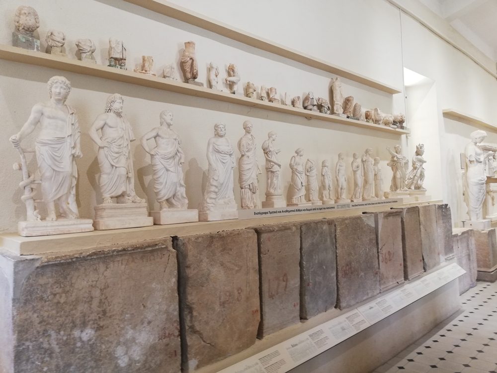 Αγάλματα στο Αρχαιολογικό Μουσείο