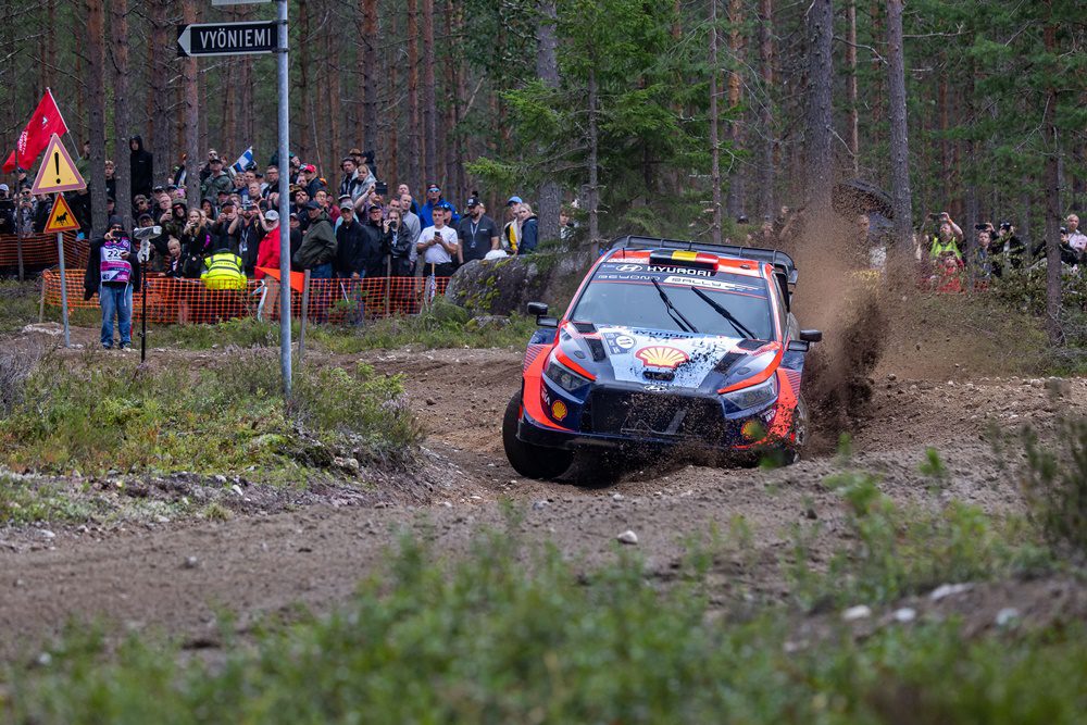 Ο Νεβίλ στη 2η θέση στο WRC της Φινλανδίας 