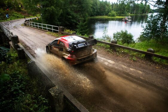 Ο Εβανς προηγείται στο WRC της Φινλανδίας