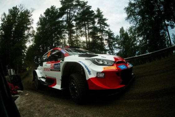 Ο Ροβάνπερα προηγείται στο WRC της Φινλανδίας