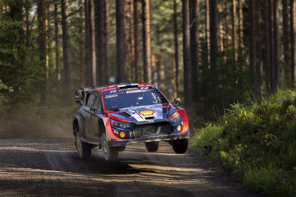 Δεύτερος συνεχίζει στο WRC της Φινλανδίας ο Νεβίλ