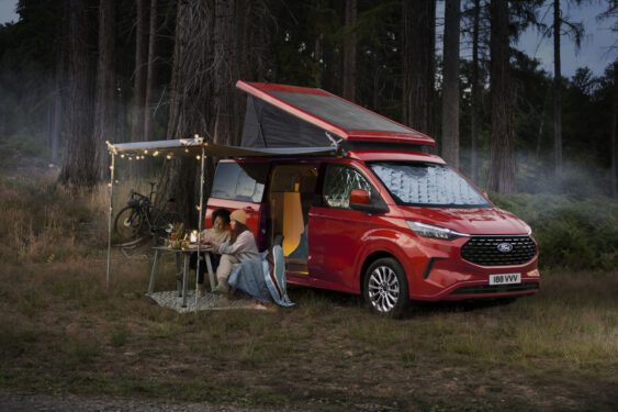 H Ford αποκάλυψε τη camper έκδοση του Transit, τη Nugget