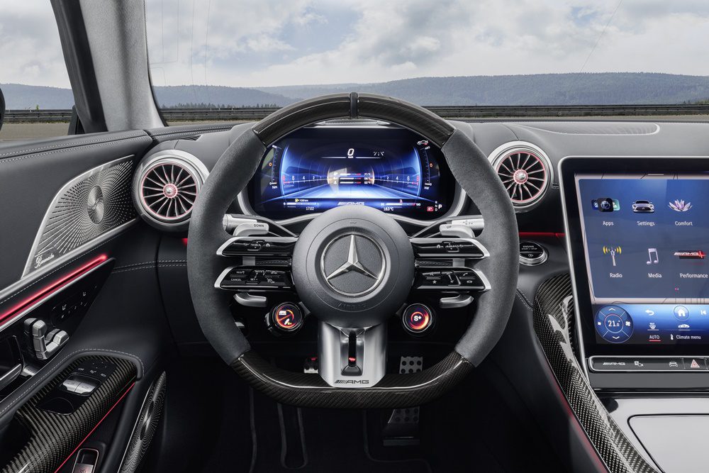 Mercedes GT, το τιμόνι και ο ψηφιακός πίνακας οργάνων