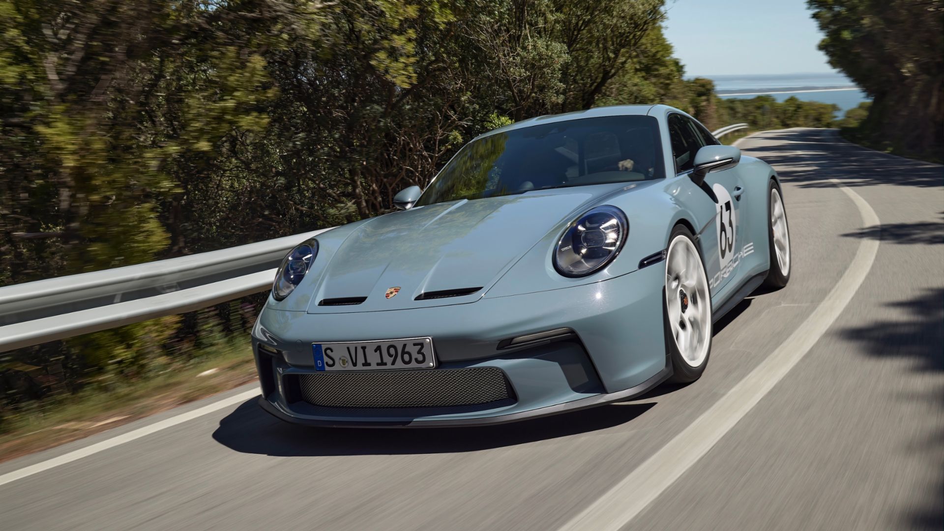 Περιττοί οι αγωνιστικοί αριθμοί στην Porsche 911 S/T 