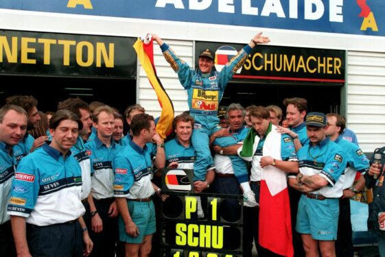 1994: Ο Μίκαελ Σουμάχερ πανηγυρίζει το πρώτο του πρωτάθλημα