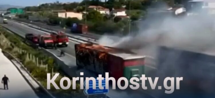 Φωτιά σε εν κινήσει φορτηγό στην Αθηνών-Πατρών