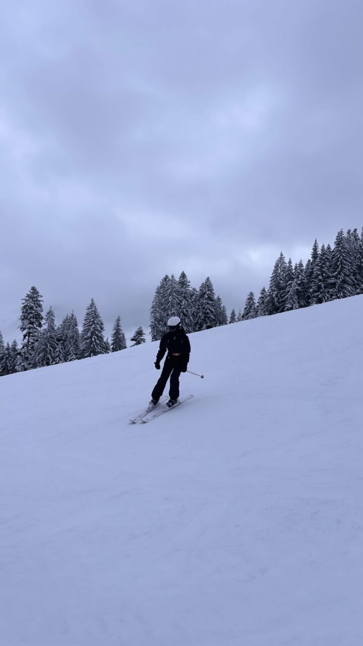 Η Κέλλυ Πικέ την ώρα του σκι