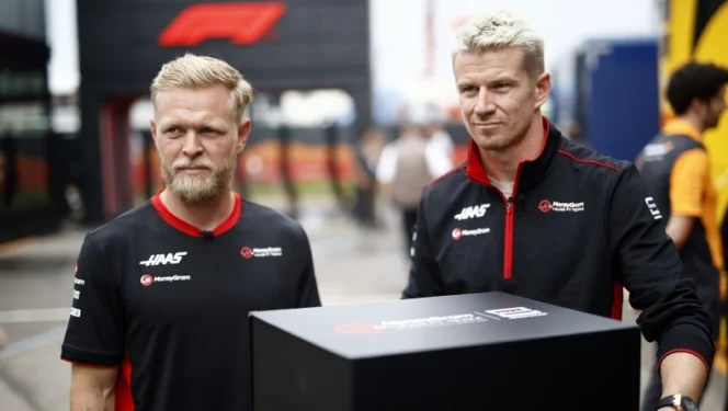 Οι οδηγοί της αμερικανικής ομάδας της Formula 1, Κέβιν Μάγκνουσεν και Νίκο Χούλκενμπεργκ