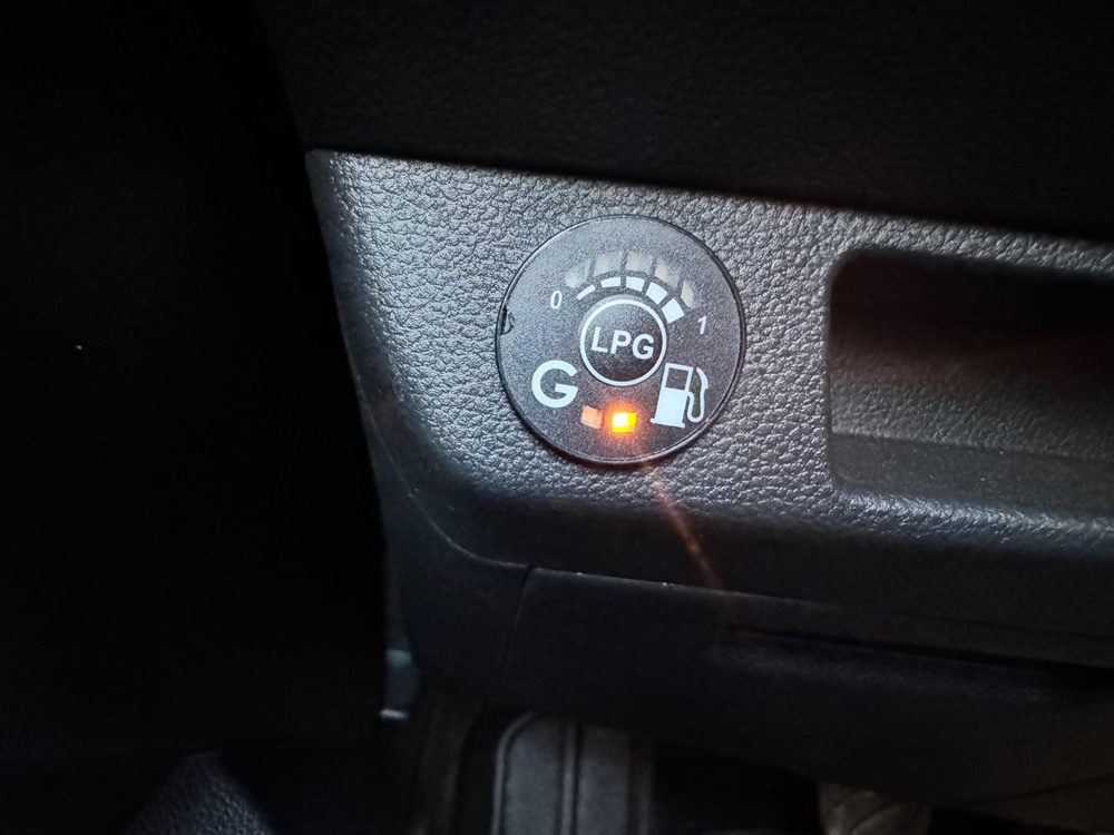 Το μπουτόν επιλογής του καυσίμου στο Renault Clio