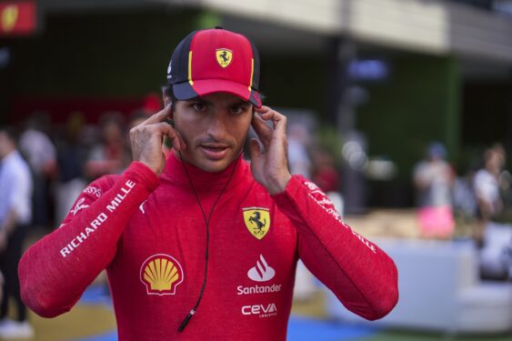 Ο Κάρλος Σάινθ θα απουσιάσει από το Γκραν Πρι της Formula 1 στη Σαουδική Αραβία