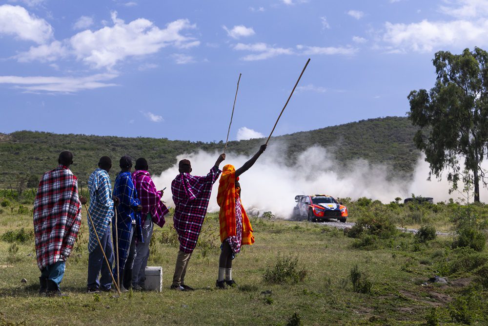Στο WRC της Αφρικής ο Νεβίλ είναι 4ος στο πρώτο σκέλος 