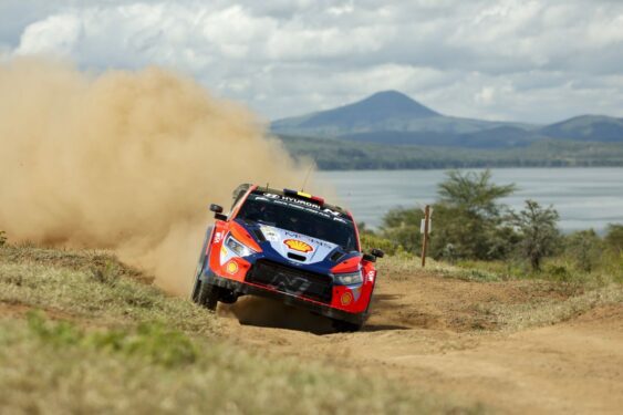 O Nεβίλ ξεκίνησε δυναμικά στο WRC της Αφρικής