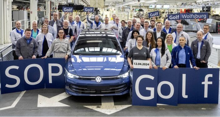 To πρώτο νέο Volkswagen Golf εξήλθε από το Βόλφσμπουργκ
