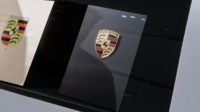 Porsche, ετοιμάζει νέο SUV