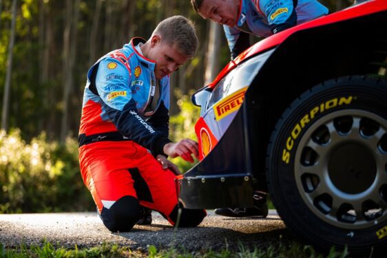 Τι κοιτάει ο Τάνακ στη μούρη του Hyundai στο WRC της Πορτογαλίας